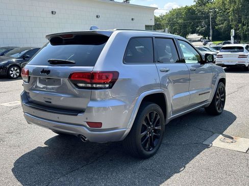 Used 2018 Jeep Grand Cherokee Altitude AWD/4WD image 3