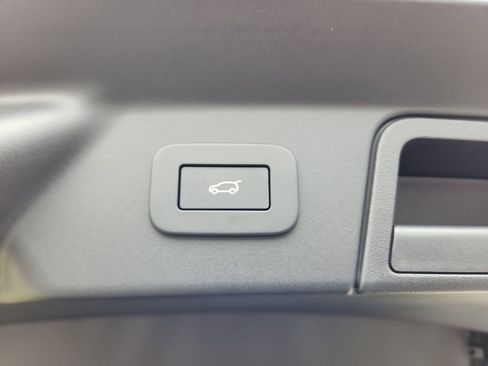 Used 2026 Land Rover Range Rover Velar S AWD/4WD image 14