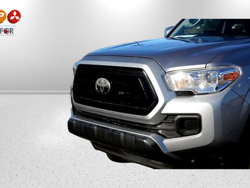 Used 2020 Toyota Tacoma SR image 8