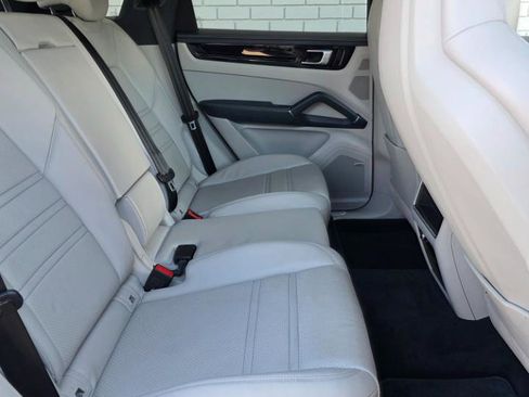 Used 2019 Porsche Cayenne AWD/4WD image 13