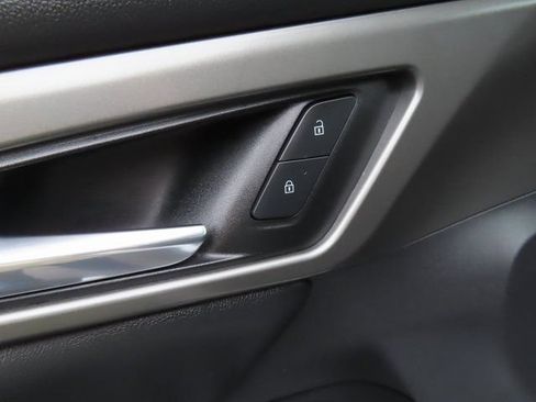 Used 2025 Chevrolet Traverse LT AWD/4WD image 11