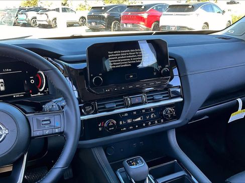 New 2025 Nissan Pathfinder Platinum image 6