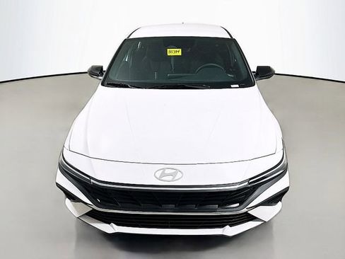 Certified 2025 Hyundai Elantra Sport FWD image 2
