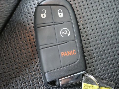 Used 2022 Jeep Compass Latitude w/ Sun and Sound Group AWD/4WD image 28