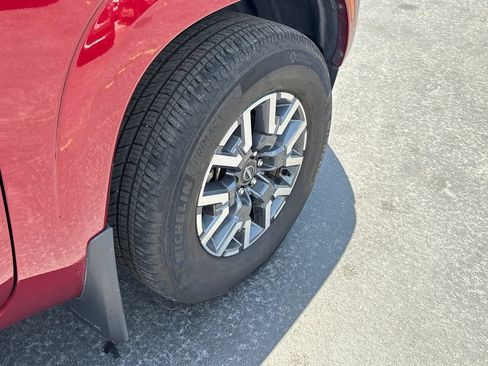 Used 2025 Nissan Frontier SL RWD image 29