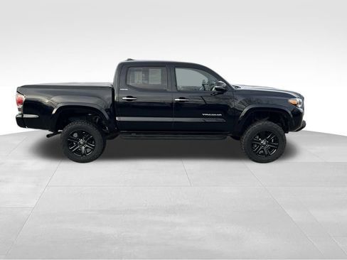 Used 2018 Toyota Tacoma Limited image 7
