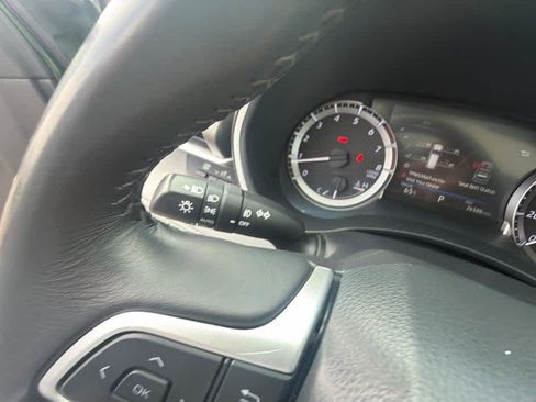 Used 2023 Toyota Highlander XLE AWD/4WD image 16