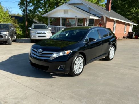 Used 2013 Toyota Venza LE FWD image 1