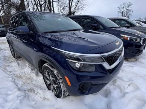 Certified 2023 Kia Seltos EX image 2