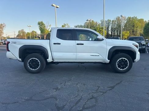 Used 2024 Toyota Tacoma TRD Off-Road AWD/4WD image 34