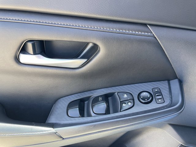 Used 2024 Nissan Sentra SV FWD image 21