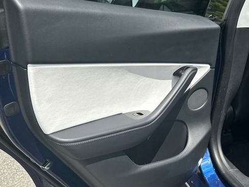 Used 2021 Tesla Model Y Long Range AWD/4WD image 21