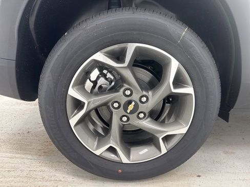 Used 2026 Chevrolet Trax LT w/ Driver Confidence Package FWD image 32