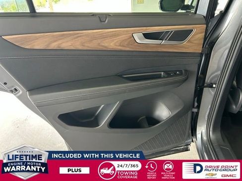 Used 2025 Volkswagen Atlas SE AWD/4WD image 23