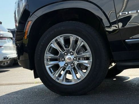 Used 2025 GMC Yukon XL Denali AWD/4WD image 43
