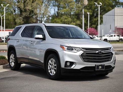 Used 2020 Chevrolet Traverse LT w/ Driver Confidence II Package AWD/4WD image 12