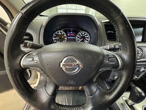Used 2018 Nissan Pathfinder SL FWD image 34