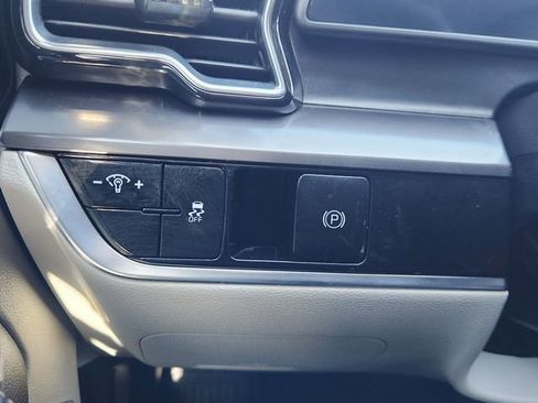 Used 2025 Kia Sportage EX image 21