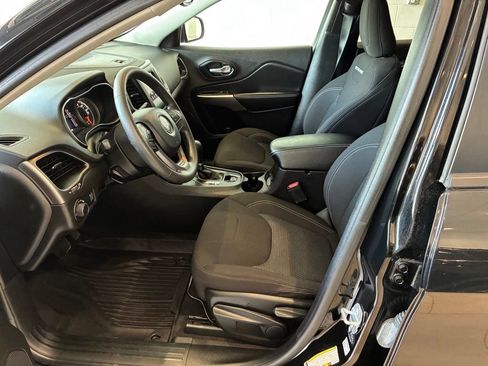 Used 2021 Jeep Cherokee Latitude AWD/4WD image 16