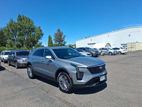 Used 2024 Cadillac XT4 Premium Luxury AWD/4WD image 2