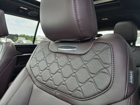 Used 2025 Ford Explorer Platinum w/ LUX Leather Package AWD/4WD image 35