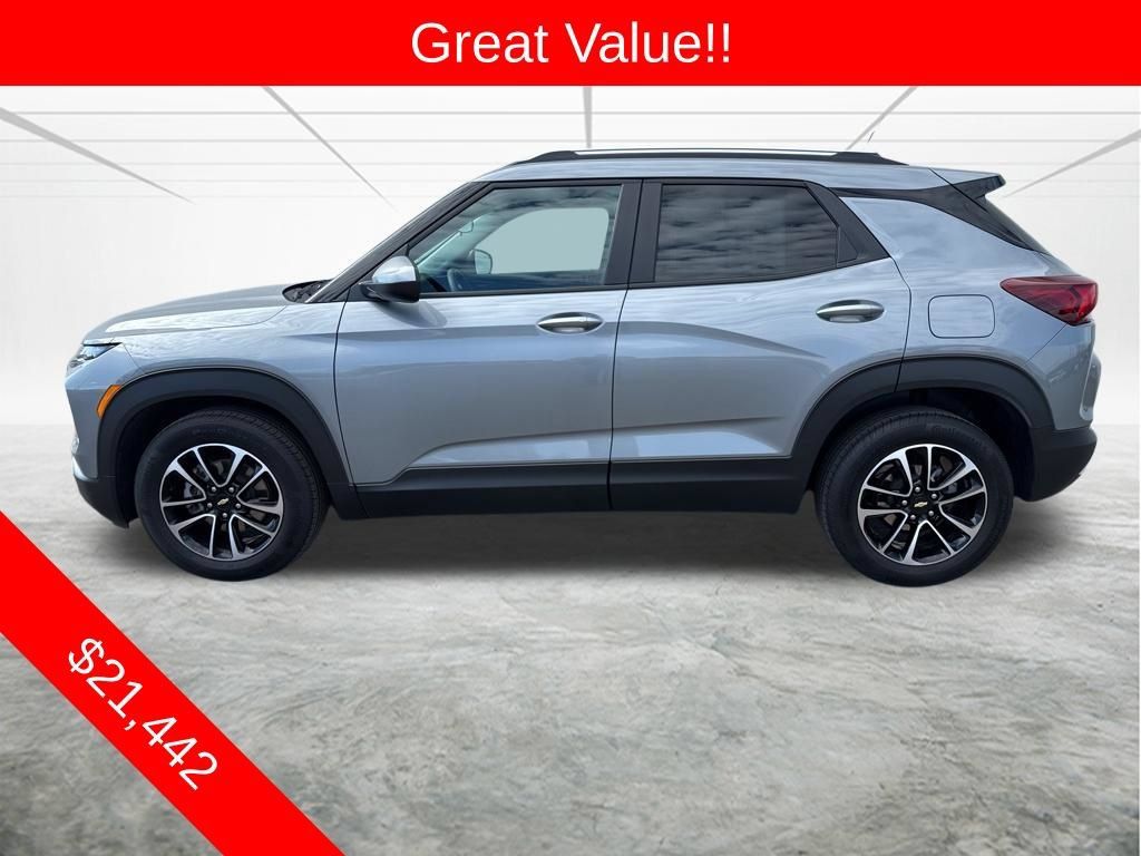 Used 2025 Chevrolet TrailBlazer LT FWD image 2