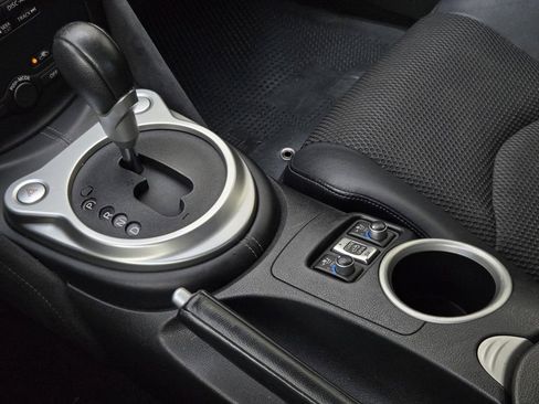 Used 2016 Nissan 370Z Touring RWD image 23