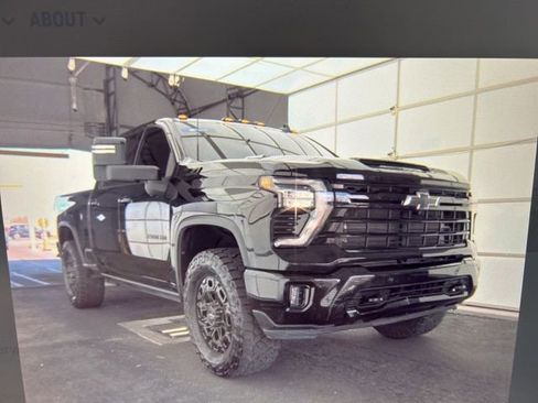 Used 2024 Chevrolet Silverado 2500 LTZ w/ LTZ Plus Package image 9