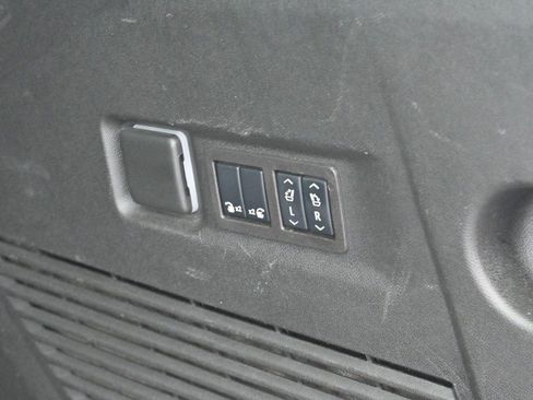 Used 2024 GMC Yukon XL Denali Ultimate image 11