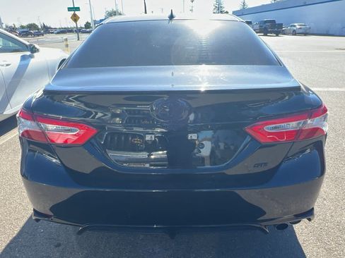 Used 2020 Toyota Camry SE FWD image 5