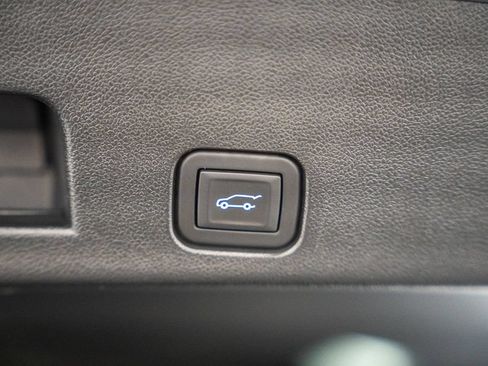 Used 2024 Chevrolet Traverse RS FWD image 13