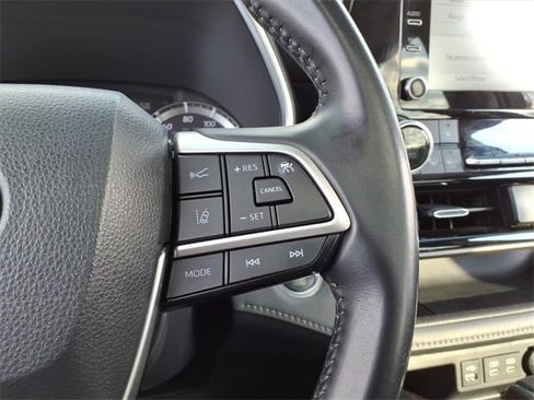 Certified 2022 Toyota Highlander XLE image 19
