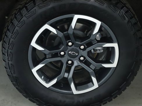 Used 2025 Chevrolet Equinox ACTIV w/ Safety and Technology Package image 12