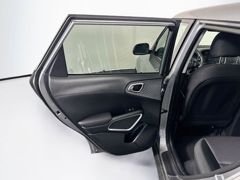 Used 2025 Kia Soul LX w/ LX Technology Package FWD image 26