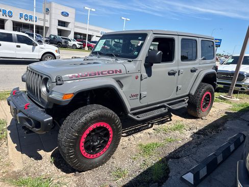 Used 2018 Jeep Wrangler Unlimited Rubicon w/ Dual Top Group AWD/4WD image 3