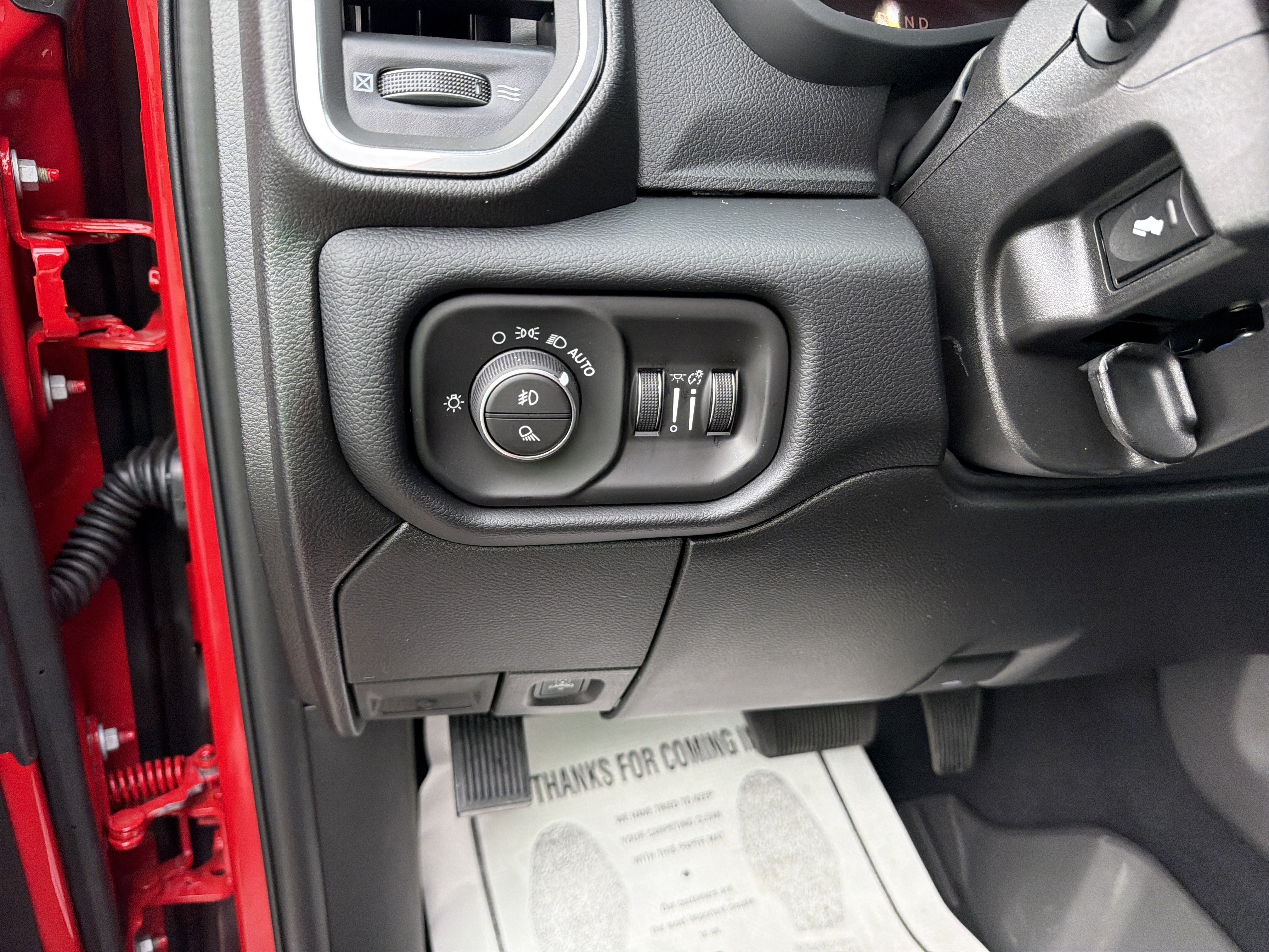 New 2026 RAM 2500 Laramie AWD/4WD image 17