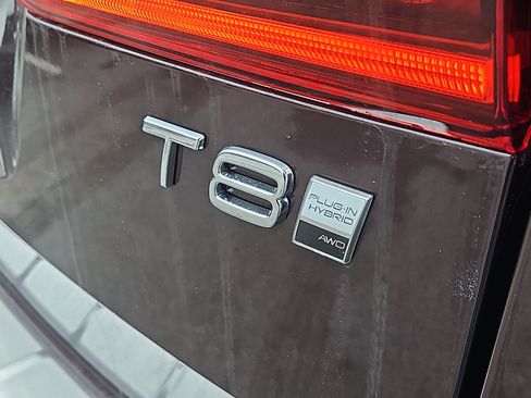 New 2026 Volvo XC60 T8 Ultra w/ Protection Package Premier image 4