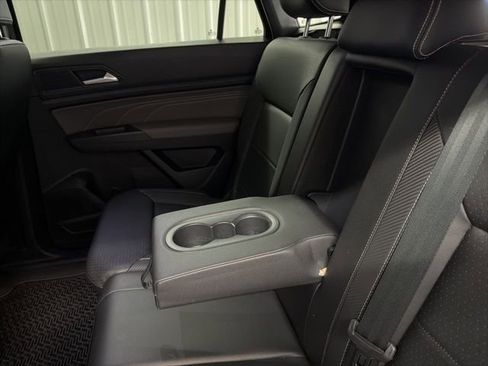 Used 2023 Volkswagen Atlas Cross Sport SE w/ Panoramic Sunroof Package image 16