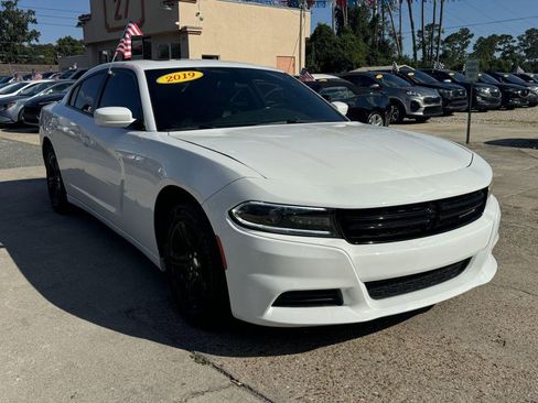 Used 2019 Dodge Charger SXT image 3