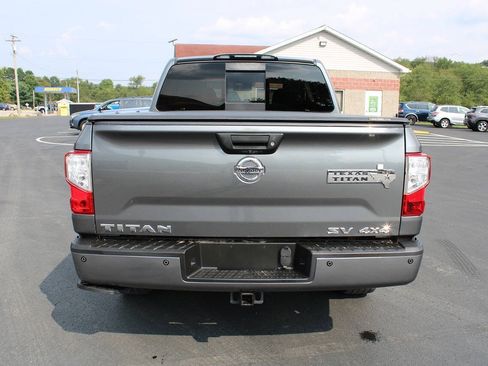 Used 2018 Nissan Titan SV w/ SV Convenience Package AWD/4WD image 5