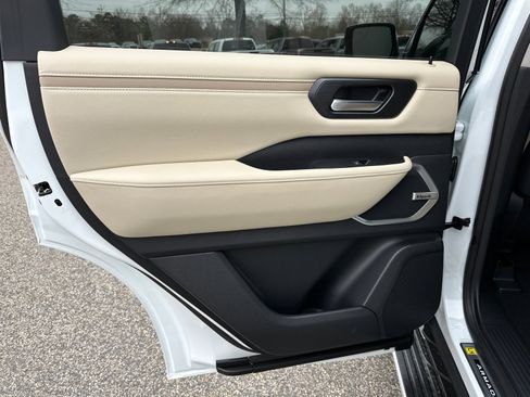 New 2026 Nissan Armada Platinum Reserve image 24