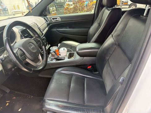Used 2022 Jeep Grand Cherokee Laredo X RWD image 4