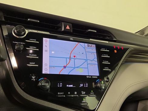 Used 2020 Toyota Camry XLE w/ Navigation Package FWD image 18