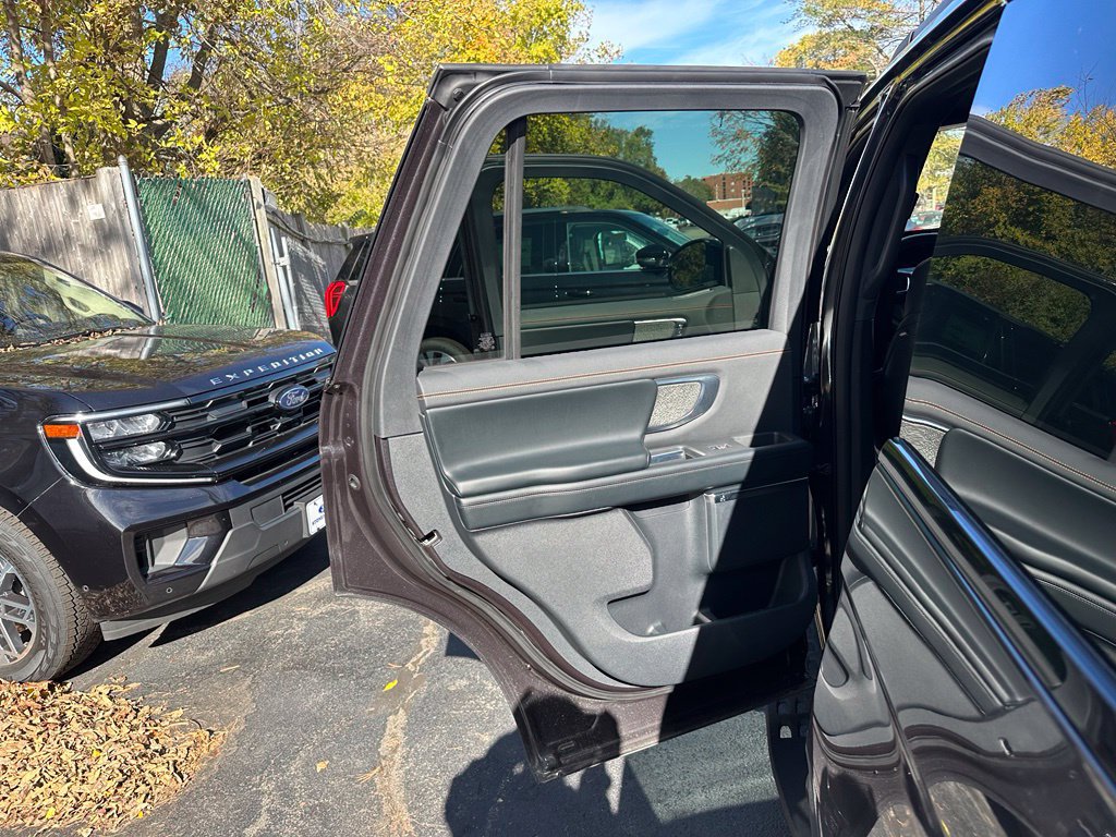 Used 2025 Ford Expedition Tremor AWD/4WD image 12
