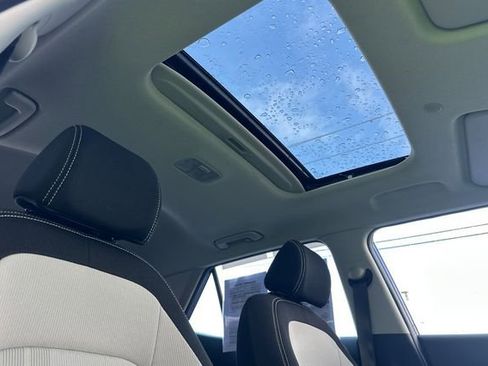 Used 2025 Hyundai Venue SEL image 19