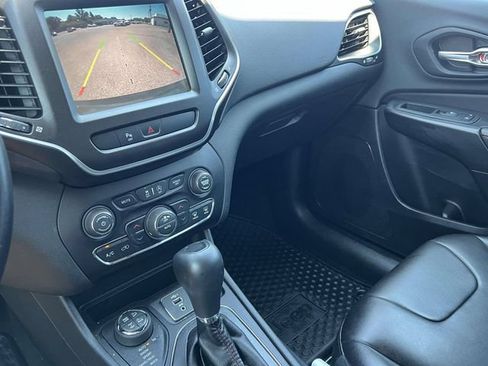 Used 2019 Jeep Cherokee Trailhawk w/ Cold Weather Group AWD/4WD image 30