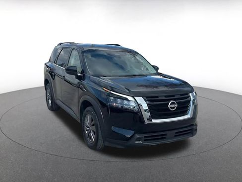 Used 2025 Nissan Pathfinder SV FWD image 3