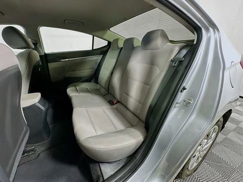 Used 2020 Hyundai Elantra SE FWD image 27