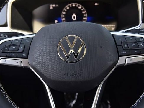 New 2026 Volkswagen Taos SE AWD/4WD image 19
