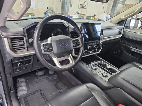 Used 2024 Ford Expedition XLT image 16